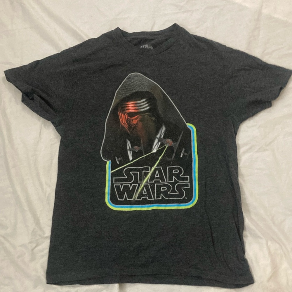 Star Wars Medium Men’s T-Shirt.
